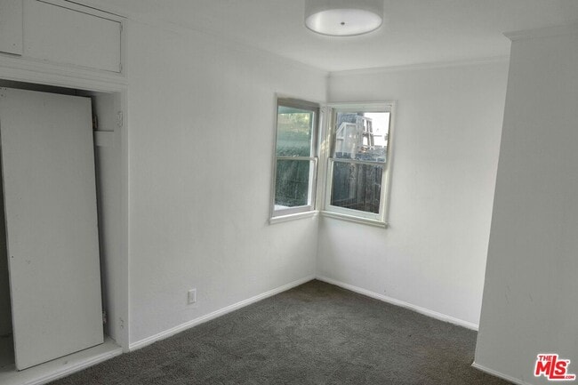 Building Photo - 18643 Strathern St