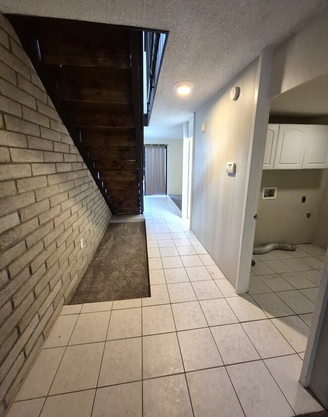 Building Photo - 5701 E Glenn St