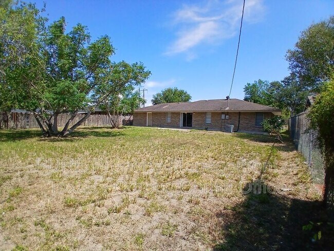 Building Photo - 10745 Kingwood Dr