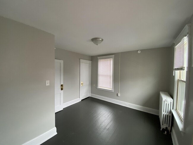 Building Photo - 12 E Burd St