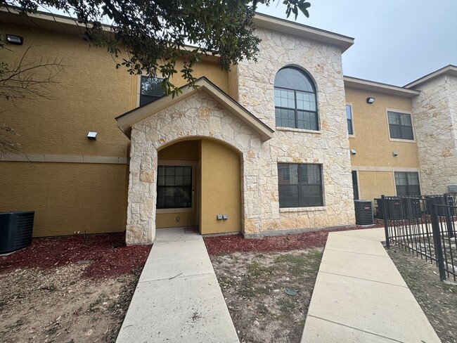 Primary Photo - GREAT LOCATION NEAR MEDICAL & USAA | 3 BED...