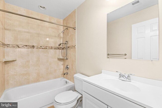 Building Photo - 3836 Elmwood Towne Way