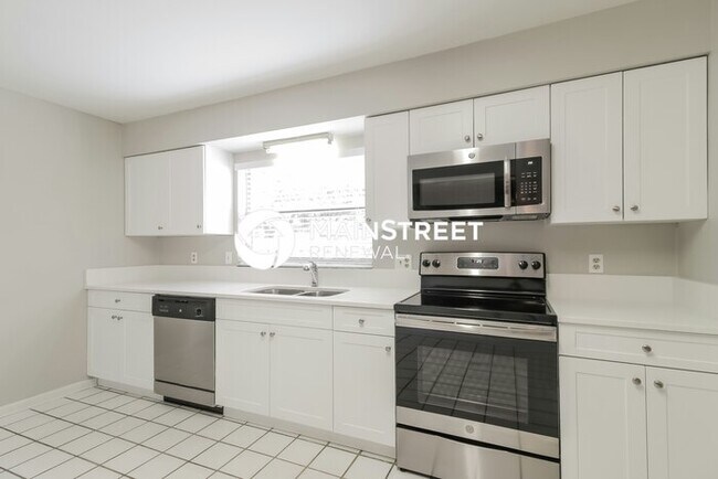 Building Photo - 4 Bedroom Pet-Friendly Home in Winter Springs, FL with Main Street Renewal