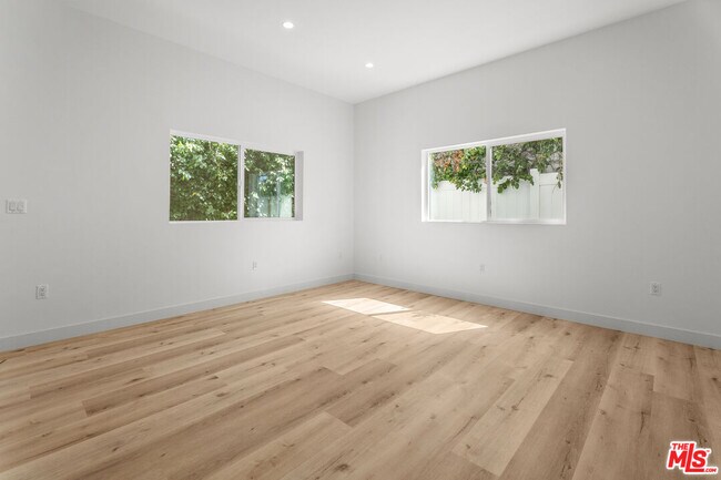 Building Photo - 2154 Patricia Ave