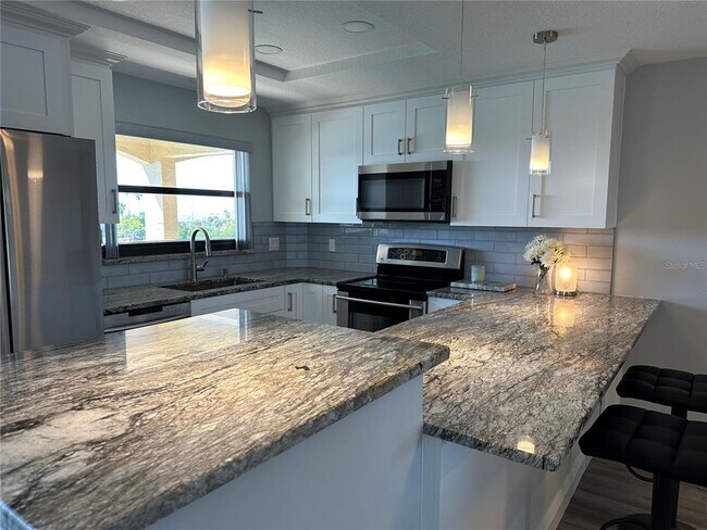 Building Photo - 12500 Capri Cir N