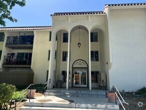 Building Photo - Sunny 1 bed 1 bath Condo in Santa Clara. L...