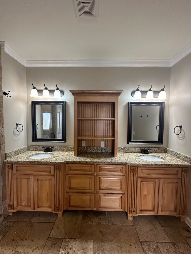 Building Photo - Shell Landing East!!! FRESH PAINT!!! NEW FLOORING!!!