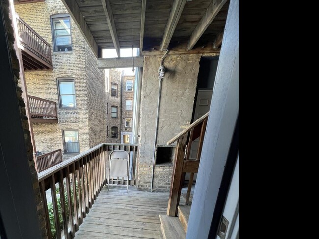 Building Photo - 2 bedroom in Chicago IL 60640