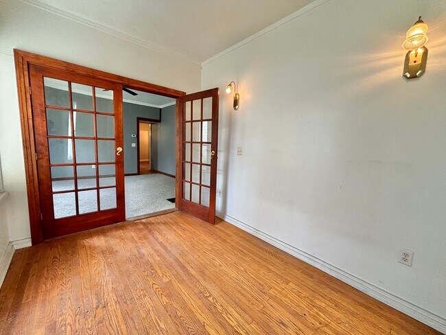 Building Photo - 307 South Ave