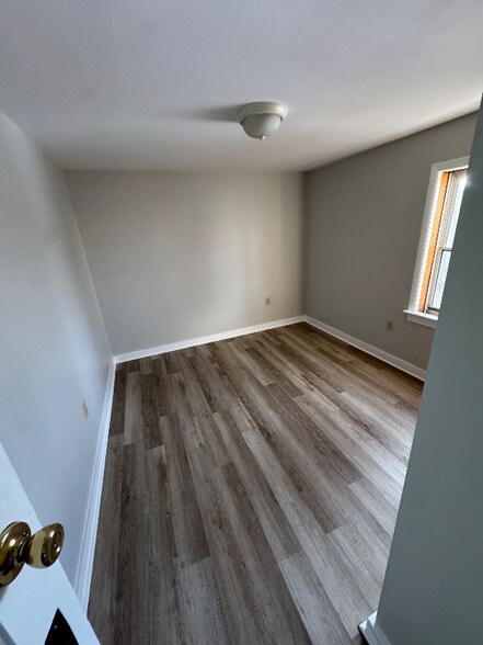 Building Photo - 11 Nixon Ave