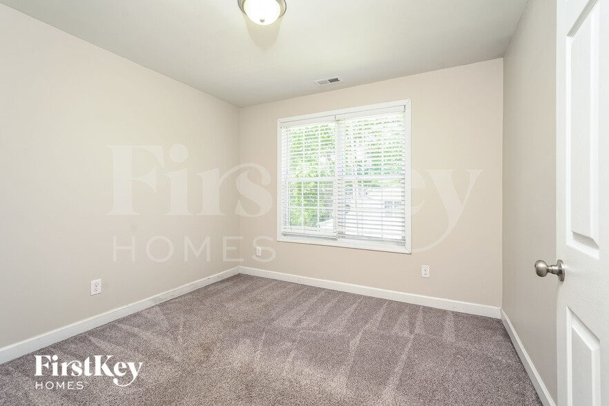 Building Photo - 1818 Yarborough Dr