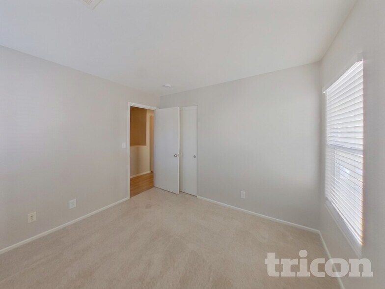 Building Photo - 1227 Golden Apple St