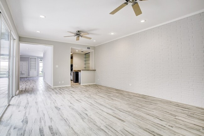 Building Photo - 7527 Del Monte Dr