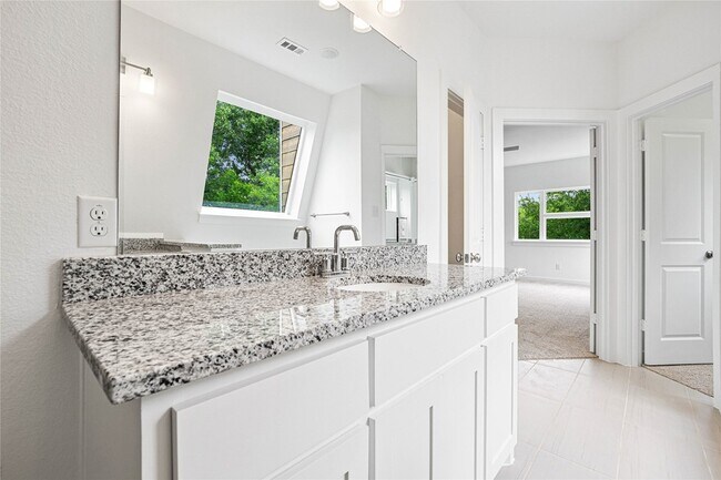 Building Photo - 321 Oakbend Dr