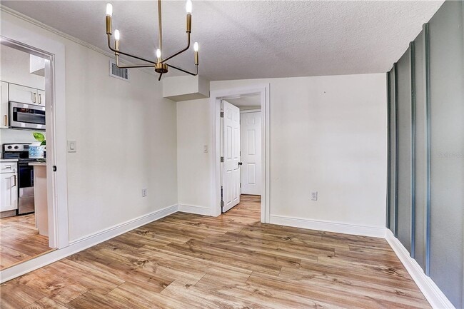 Building Photo - Cozy, Cute 3 bedroom 1 bath