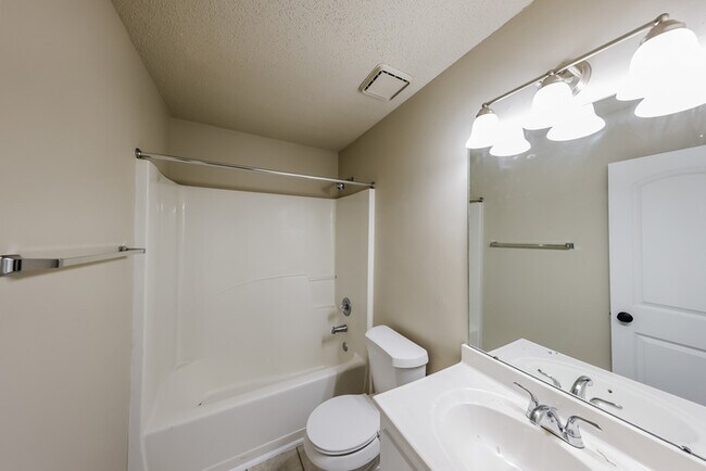 Building Photo - 100 Springview Ln
