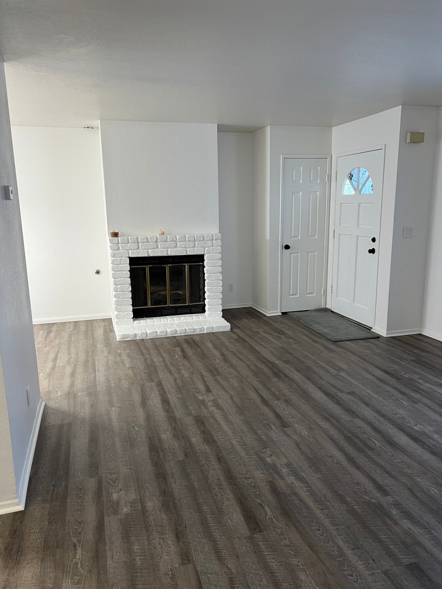 LIVING ROOM - 627 Coronado Ave