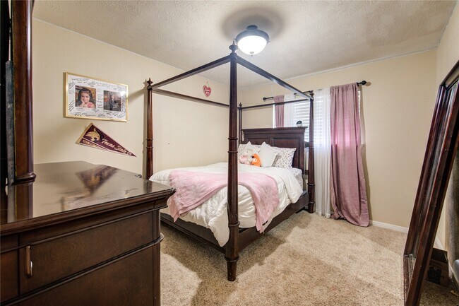 Building Photo - 5143 W Harrow Dr