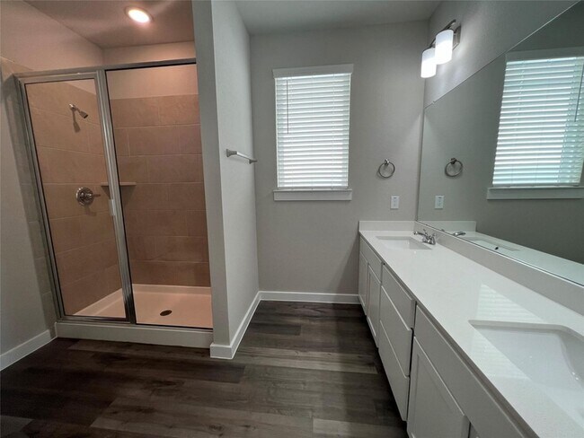 Building Photo - 313 N Centro Cir