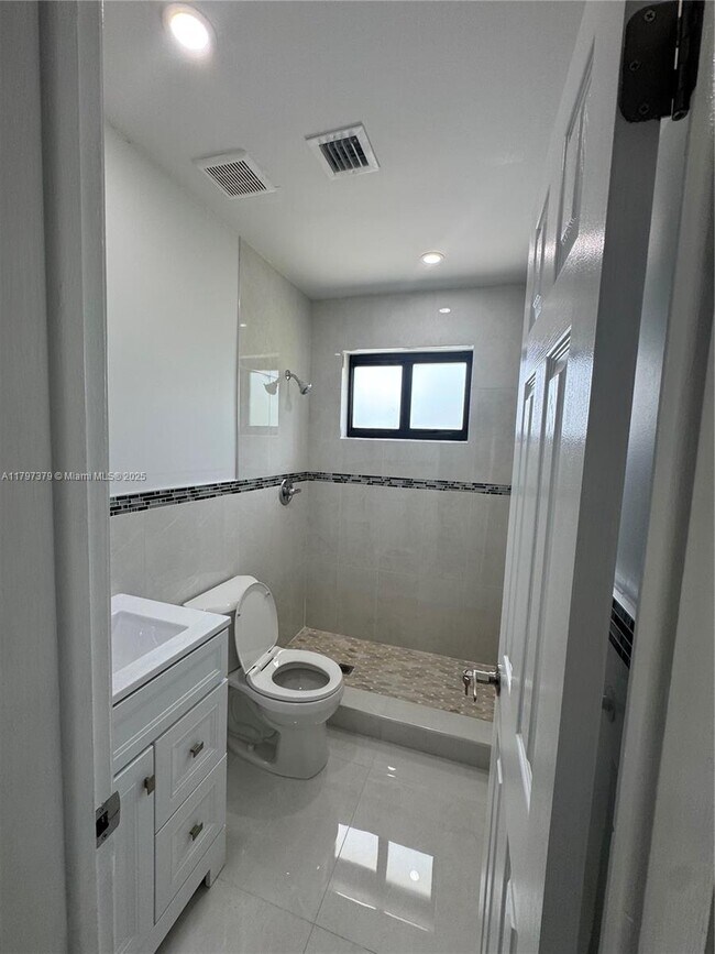 Building Photo - 10055 SW 135th St