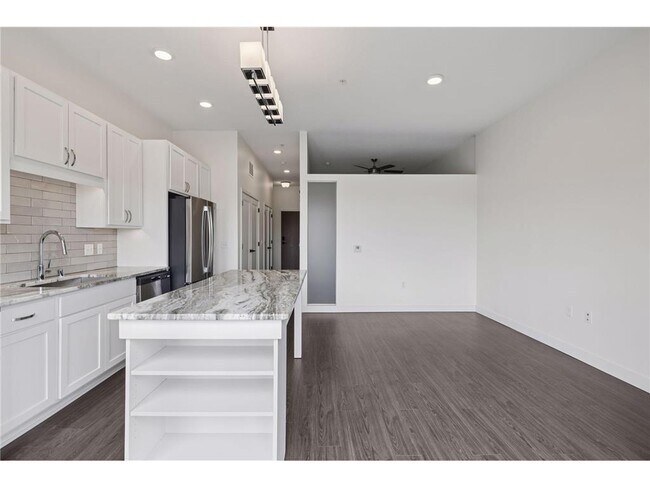 Building Photo - 12610 Ridgedale Dr