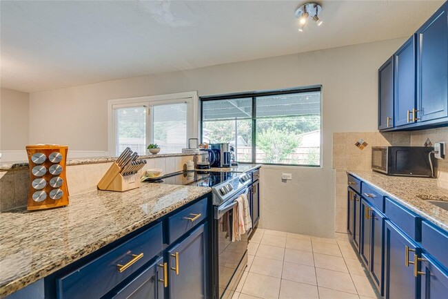 Building Photo - 3321 Pinion Dr