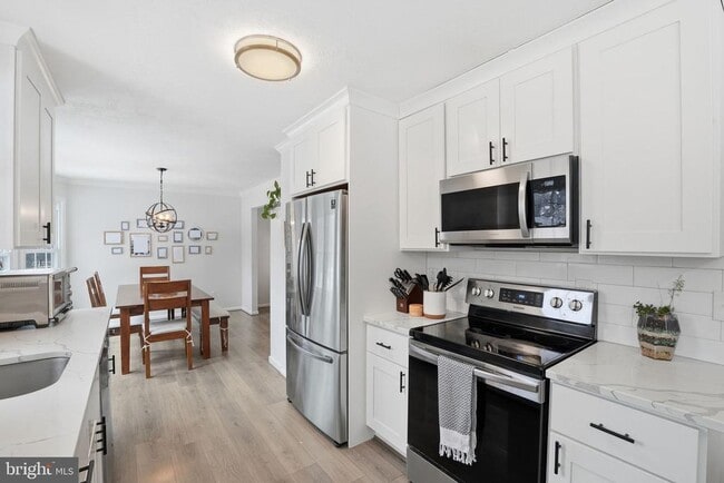 Building Photo - 2207 Victor Ct