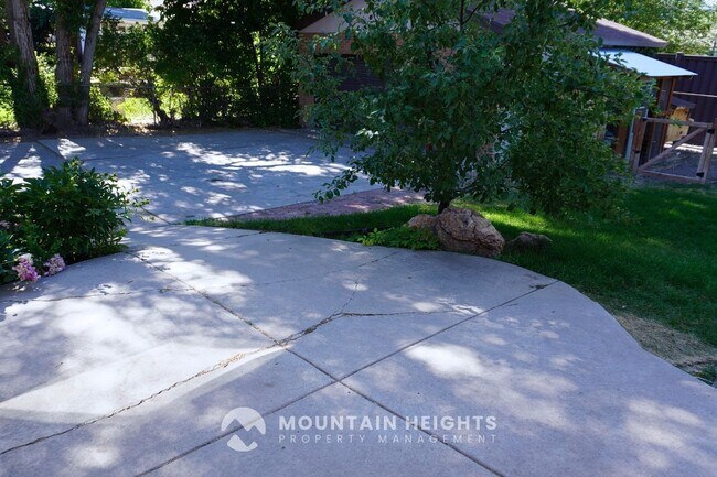 Building Photo - 2784 E Delsa Dr