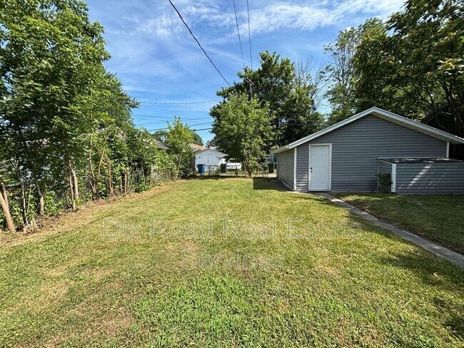 Building Photo - 229 Bellaire Ave