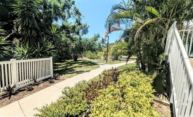 Building Photo - 850 S Tamiami Trl