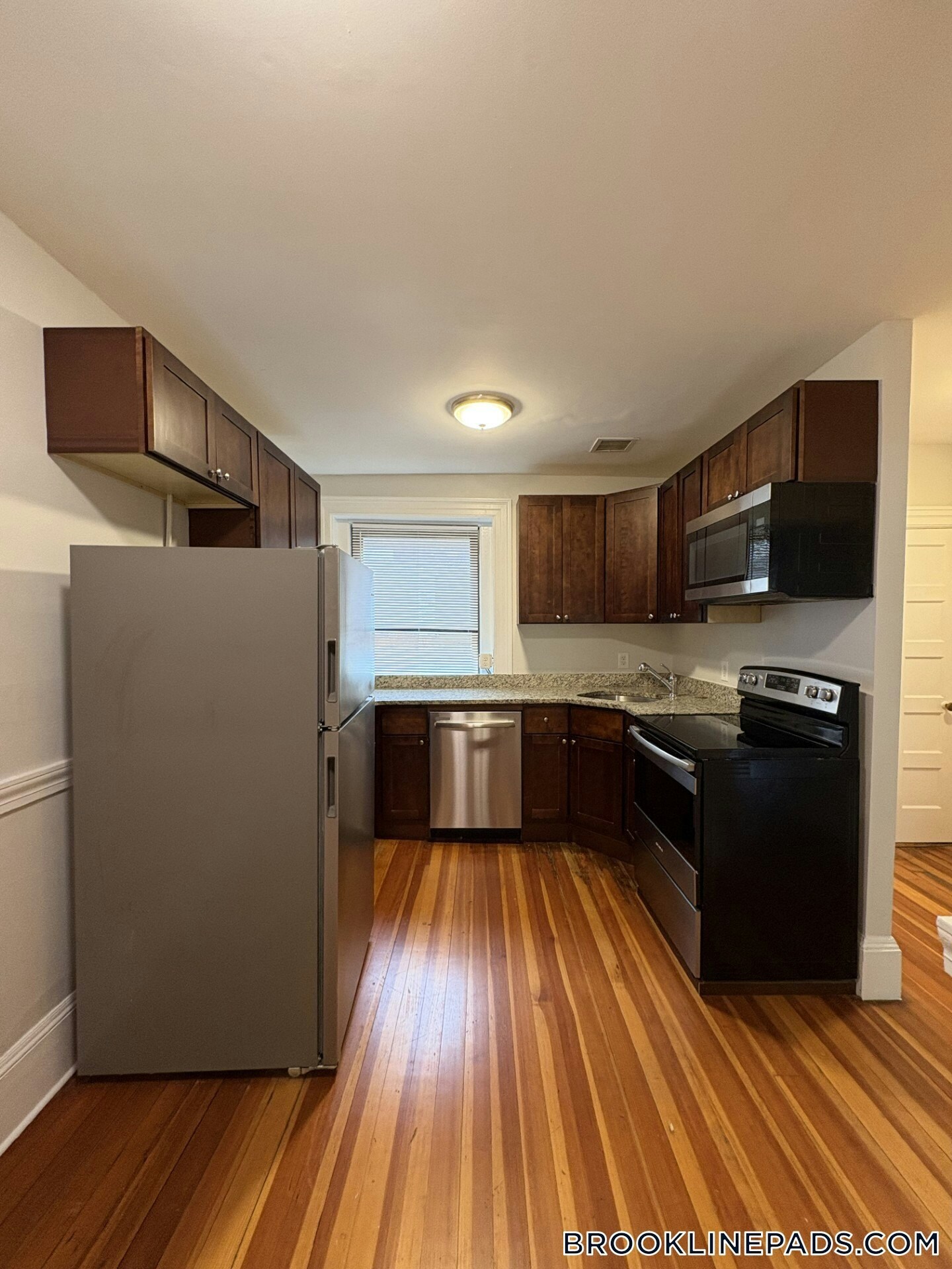 Building Photo - 1463 Beacon St