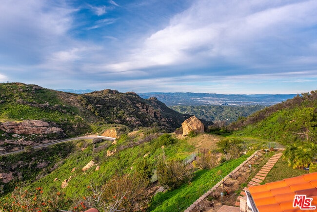 Building Photo - 501 Sadie Rd