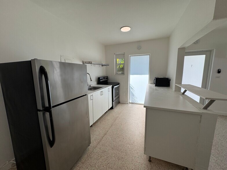 Building Photo - 1365 NE 105th St