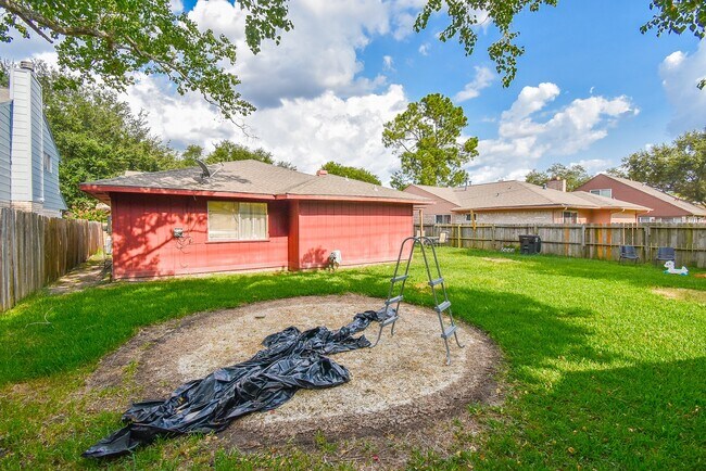 Building Photo - 12106 Pecan Meadow Dr