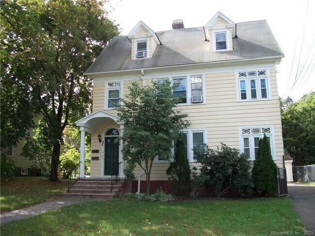 Building Photo - 448 Fountain St