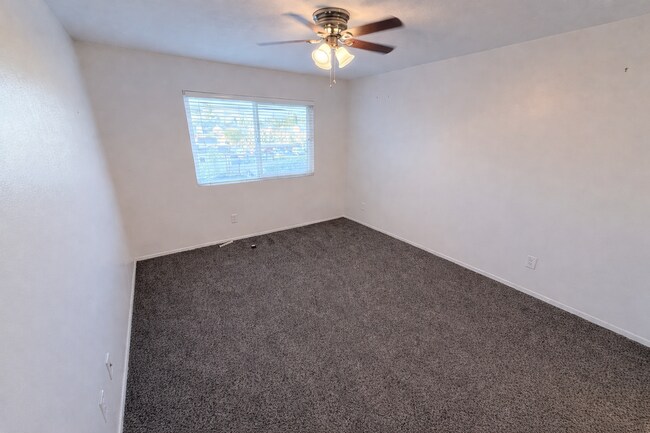 Building Photo - Eastlake Shores Downstairs Condo feat. Two Bedrooms and Two Bathrooms