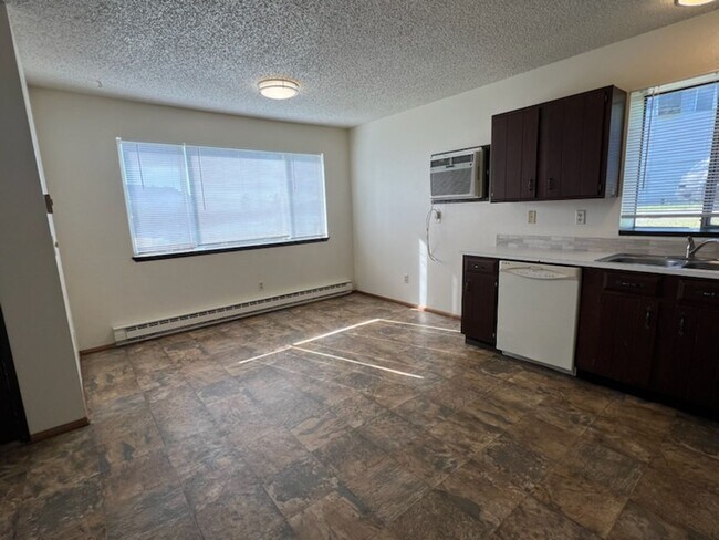 Building Photo - PET FRIEDNLY 2 BEDROOM APARTMENT AVAILABLE...