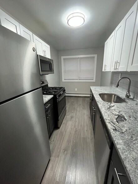 Building Photo - 431 Park Ave