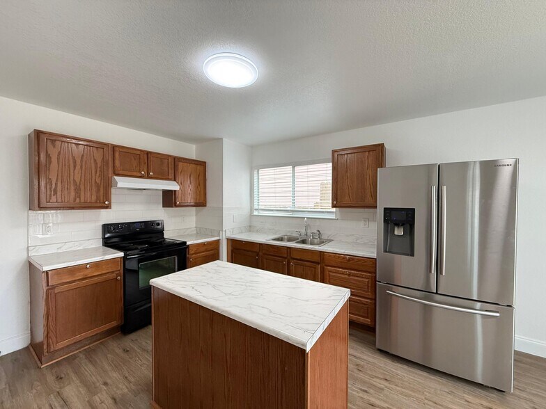 Building Photo - 2307 Mission View