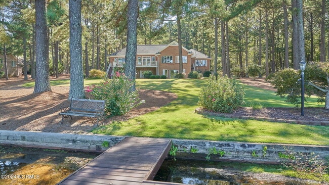 Building Photo - 11 Whisper Lake Dr