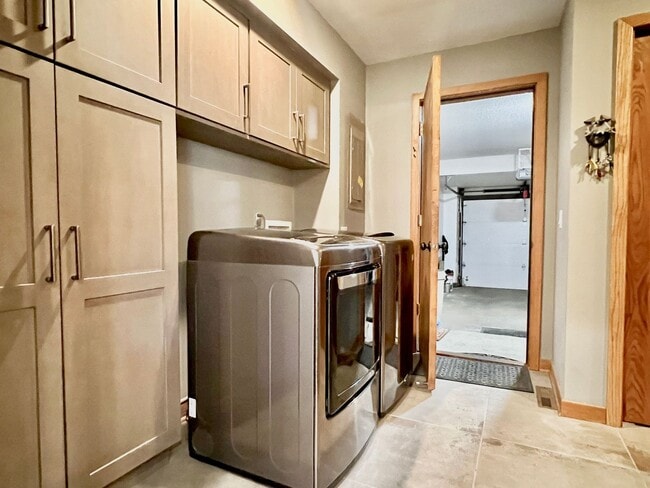Building Photo - Sophisticated Condo Retreat on Old Mission Peninsula