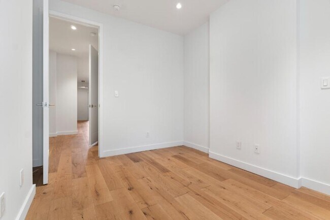 Building Photo - 2 bedroom in New York NY 10011