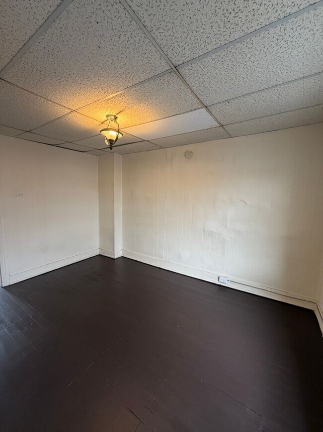 Building Photo - 741 W Princess St