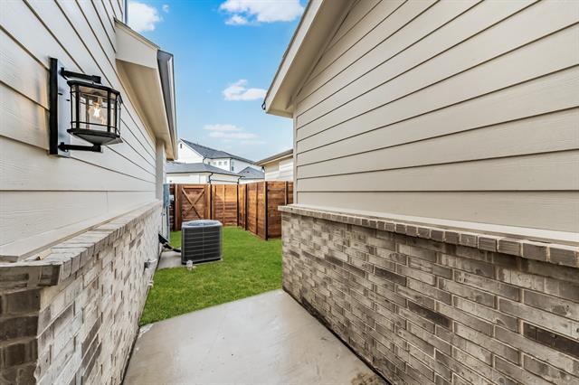 Building Photo - 9613 Thorncrown Ln