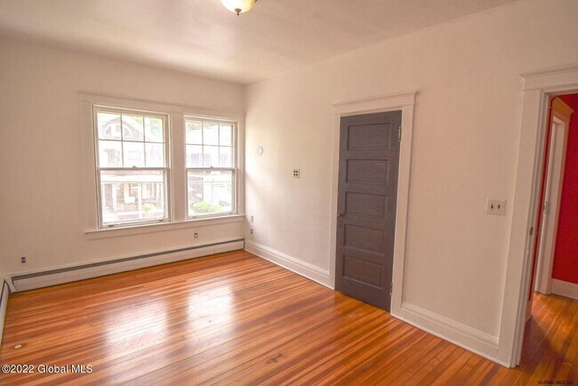 Building Photo - 558 Myrtle Ave