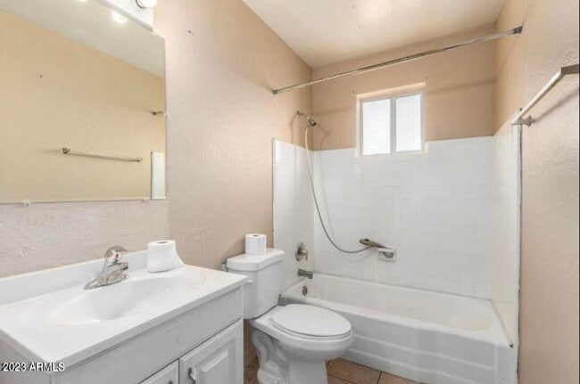 Building Photo - Nice 3 bedroom 2 bath!
