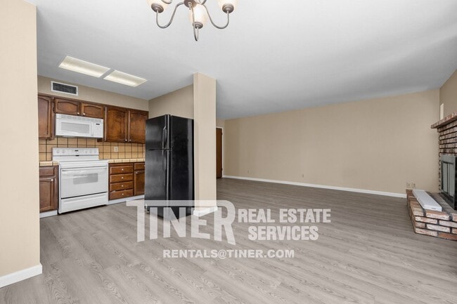 Building Photo - Darling 3 Bedroom Near Downtown - Location...