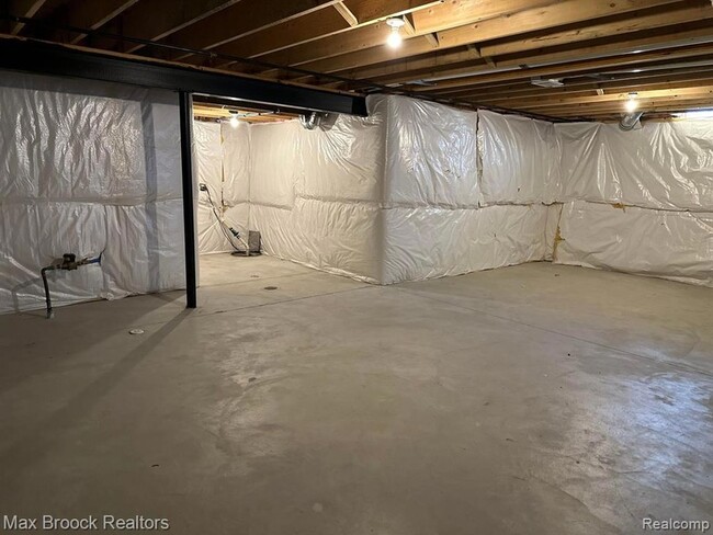 Building Photo - 1049 Birchwood Ave