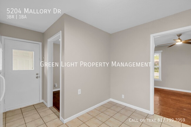 Building Photo - 5204 Mallory Dr