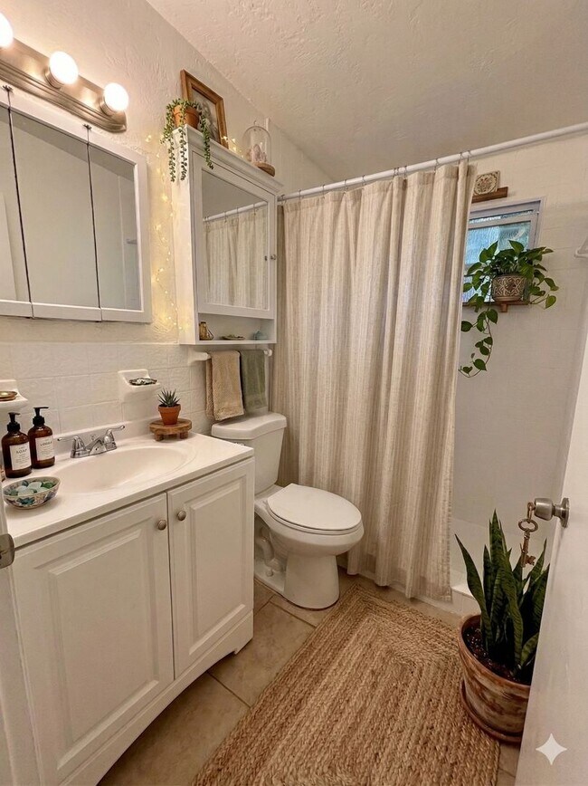 Building Photo - Updated 4-Bedroom Home for Rent in Pinellas Park | Spacious Layout | Stainless Steel Appliances